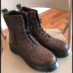 BOOHOO SNAKE CHUNKY PLATFORM HIKER BOOTS